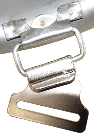 Crochet de maintien chromé. Crochet de maintien chromé.