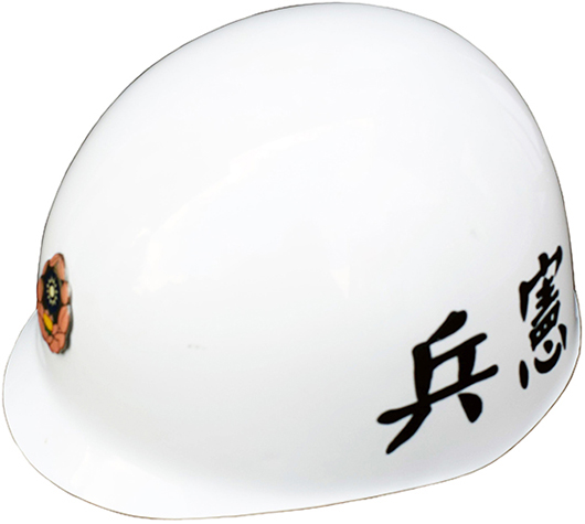 Sous-casque, vue de biais. Sous-casque, vue de biais.