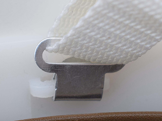 Détails maintien de la jugulaire. Détails maintien de la jugulaire.