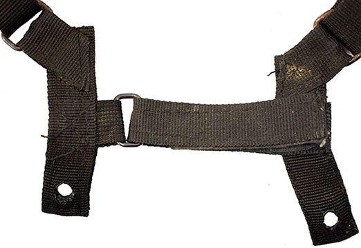 Bande nuquière réglable par velcro.. Bande nuquière réglable par velcro.