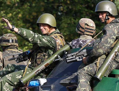 Utilisation de casques de l'&egrave;re sovi&eacute;tique au sein de l'arm&eacute;e ukrainienne ind&eacute;pendante.