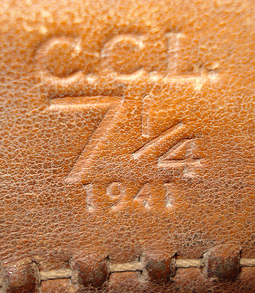 Marquage 1941 et tampon du War Department correspondant.