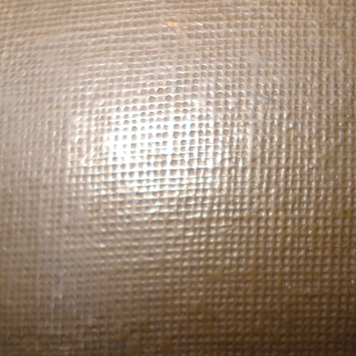 Surface entoilée et peinte.