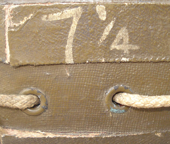 Double entoilage adhésif et marquage taille.