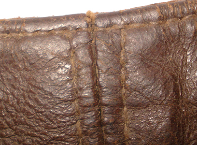 Détails assemblage et doublure en moleskine.