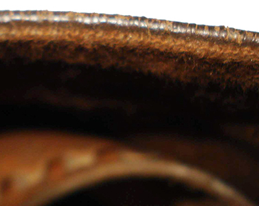 Détails assemblage et doublure en moleskine.