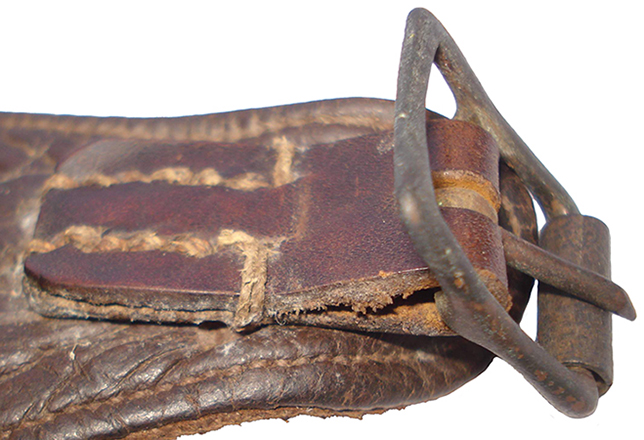 Boucle à ardillon de fermeture.