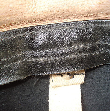 Cerclage en simili-cuir. Cerclage en simili-cuir.