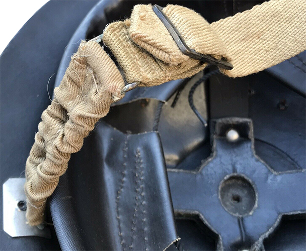 Boucle coulissante de réglage et maintien par fourreaux de type Mark II.