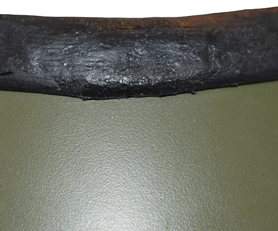 Jonc en caoutchouc jointif à l'arrière. Jonc en caoutchouc jointif à l'arrière.