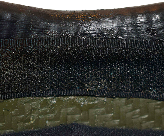 Jonc en caoutchouc jointif à l'arrière. Jonc en caoutchouc jointif à l'arrière.