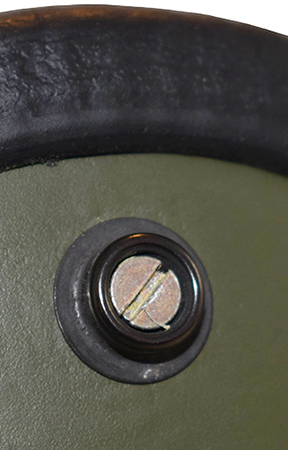 Détails maintien des parties de la jugulaire. Détails maintien des parties de la jugulaire.