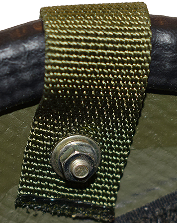 Détails maintien des parties de la jugulaire. Détails maintien des parties de la jugulaire.