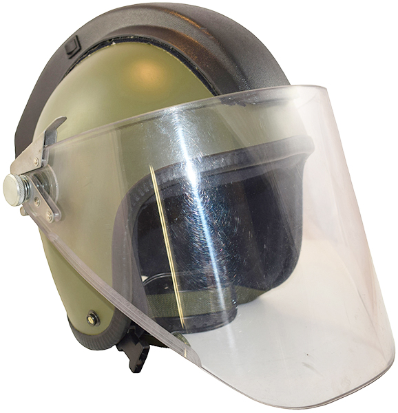 Casque équipée de sa visière. Casque équipée de sa visière.