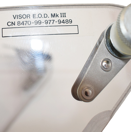 Autocollant indiquant la nomenclature. Autocollant indiquant la nomenclature.