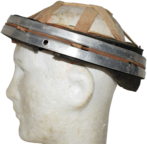 Coiffe, vue de côté. Coiffe, vue de côté.