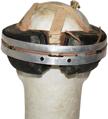 Coiffe, vue arrière. Coiffe, vue arrière.