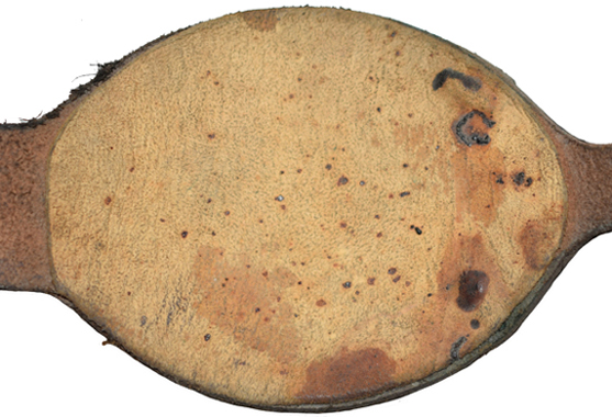 Doublure en peau de chamois collée. Doublure en peau de chamois collée.