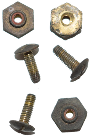 Vis et &eacute;crou de type Simmonds.