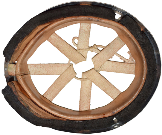 Coiffe, vue &agrave; plat - envers.