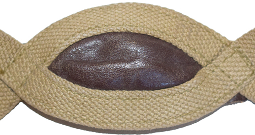 Mentonni&egrave;re, recto et verso doubl&eacute; de peau de chamois.