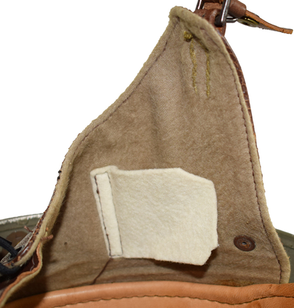 Bavolet - face intérieure. Bavolet - face intérieure.