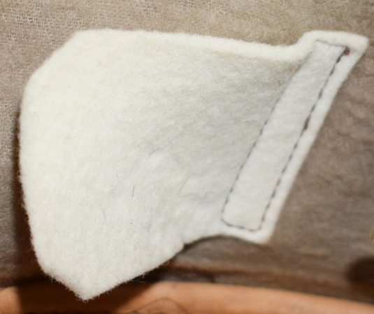 Volet en feutre pour les oreilles. Volet en feutre pour les oreilles.