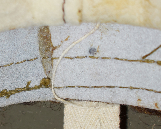 Cerclage en cuir. Cerclage en cuir.