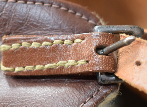 Détails couture partie longue. Détails couture partie longue.