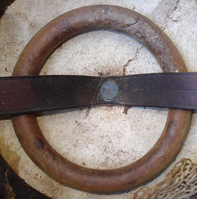 Disposition dans la coiffe (surface en feutre déteriorée). Disposition dans la coiffe (surface en feutre déteriorée).