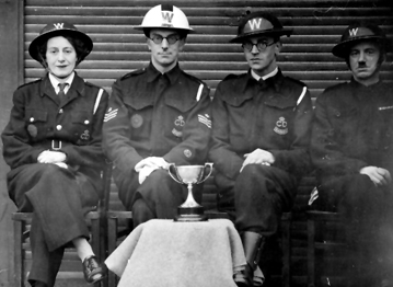 Post Warden entouré de Wardens. Post Warden entouré de Wardens.