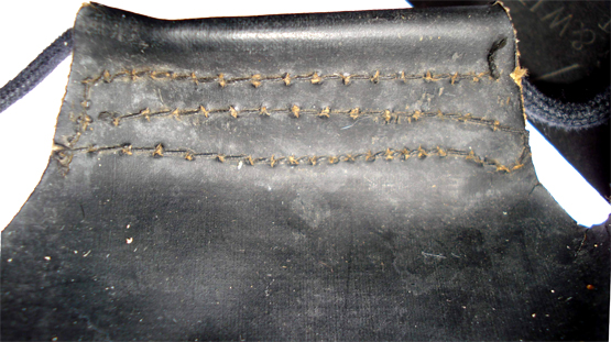 Recto d'une dent de coiffe. Recto d'une dent de coiffe.