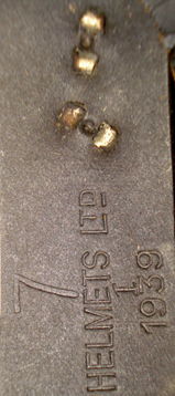 Extrémités des rivets de fixation. Extrémités des rivets de fixation.