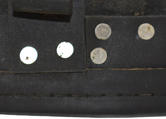 Détails assemblage structure en carton compressé.