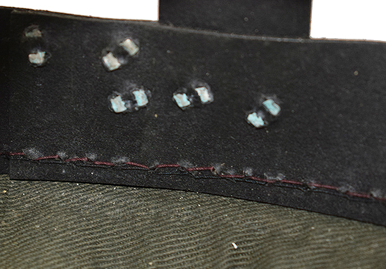 Détails assemblage structure en carton compressé.