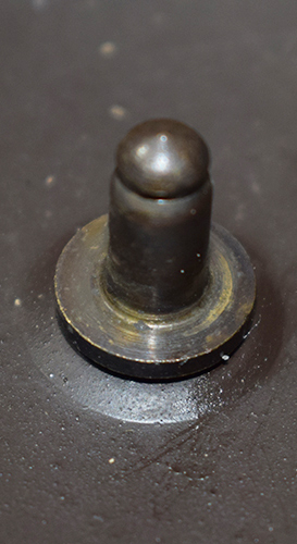 Pivot supportant la coiffe.