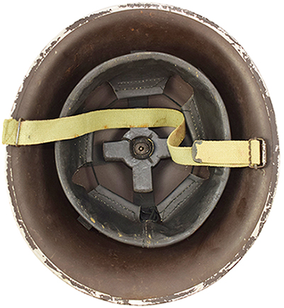 Exemplaire avec jugulaire Mark IV.