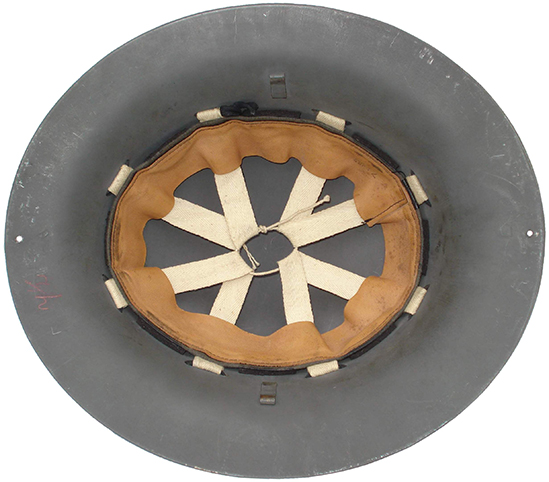 Coque avec coiffe en place. Coque avec coiffe en place.