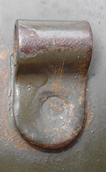 Passant avec soudure visible. Passant avec soudure visible.