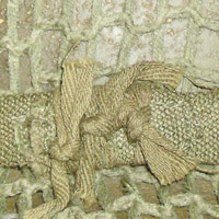 Fixation &eacute;lastique.