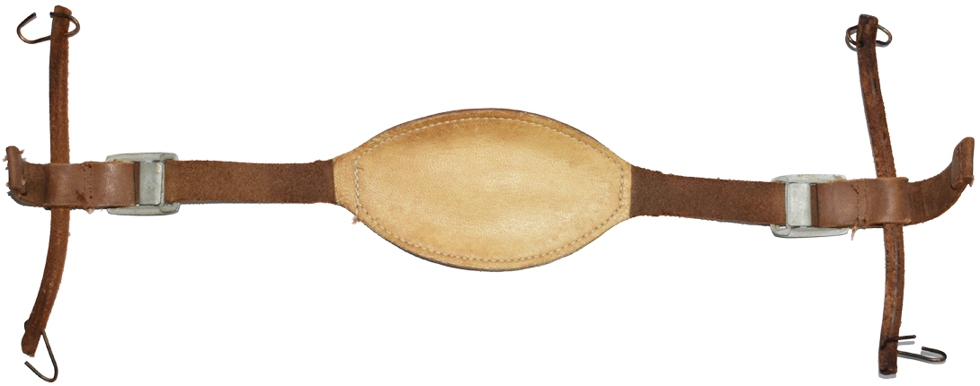 Jugulaire avec mentonnière (revers). Jugulaire avec mentonnière (revers).