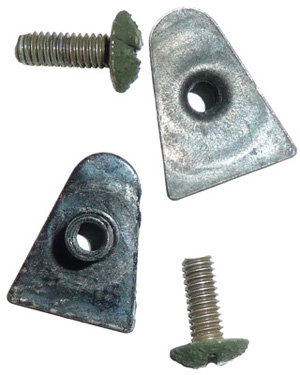 Vis et plaque de maitien. Vis et plaque de maitien.