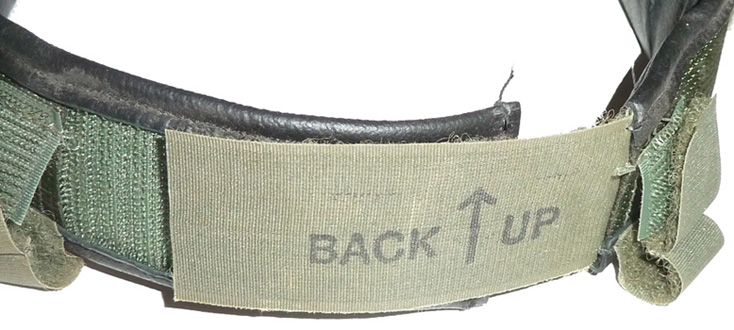 Partie velcro de réglage. Partie velcro de réglage.