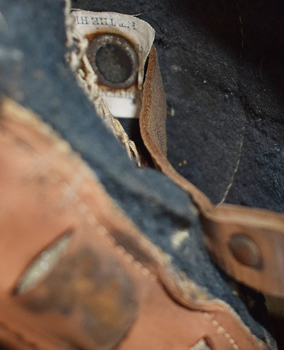 Détails maintien de la coiffe. Détails maintien de la coiffe.