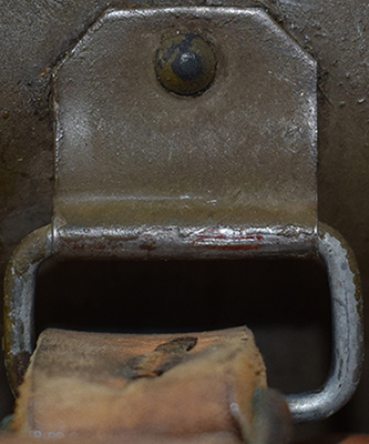 Passant de jugulaire. Passant de jugulaire.