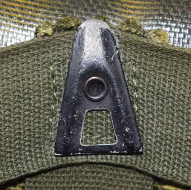 Plaque de maintien avant. Plaque de maintien avant.