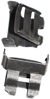 Clips métalliques de maintien de la jugulaire. Clips métalliques de maintien de la jugulaire.