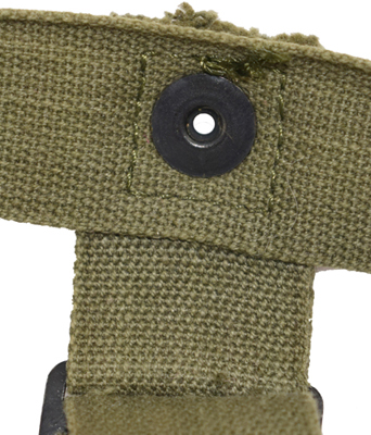 Rivet positionné sur le point d'assemblage. Rivet positionné sur le point d'assemblage.