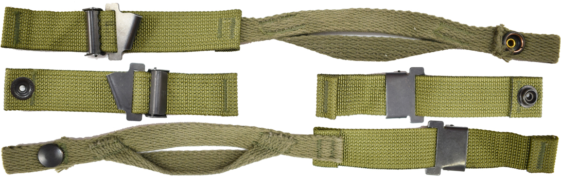 STRAP, CHIN, GROUND TROOP'S HELMET, STEEL, M-1 - vue à plat (envers/revers). STRAP, CHIN, GROUND TROOP'S HELMET, STEEL, M-1 - vue à plat (envers/revers).