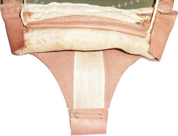 Patte de coiffe avant. Patte de coiffe avant.